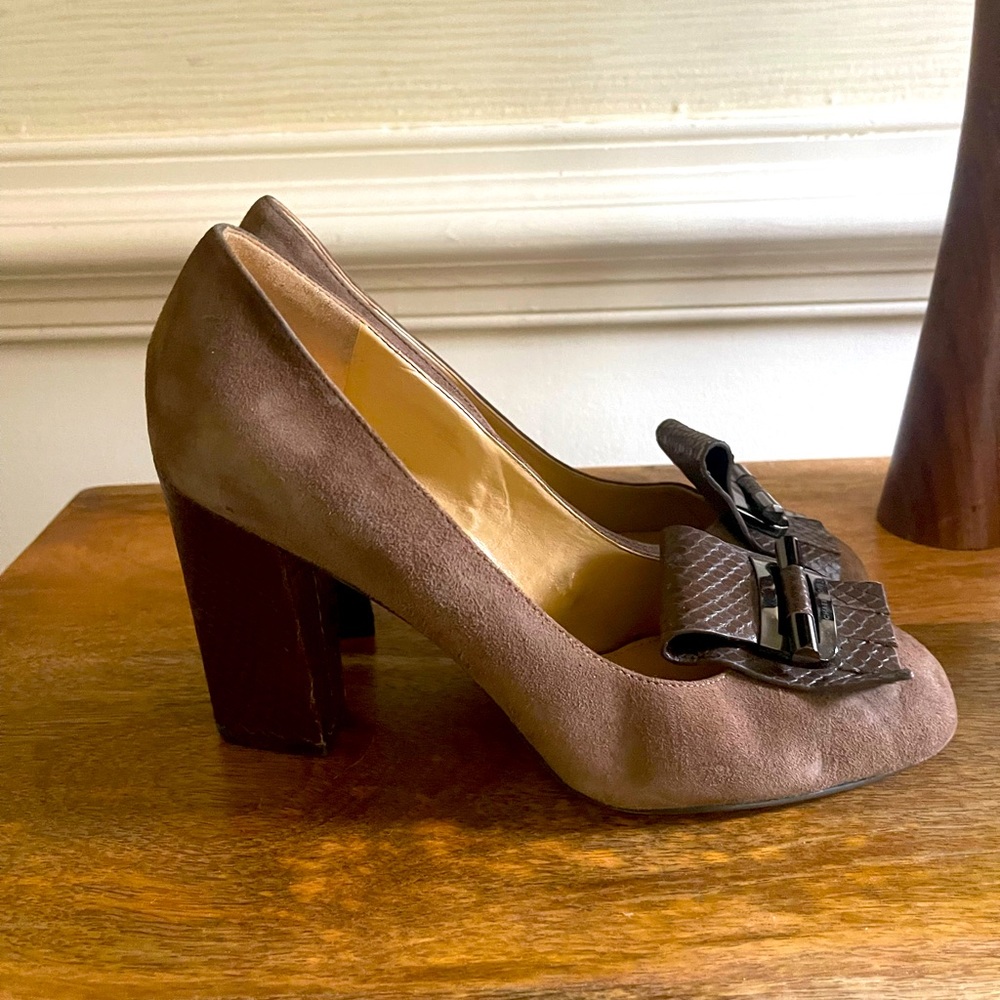 Michael Kors suede shoes! Classic business shoe! Size 8.5
